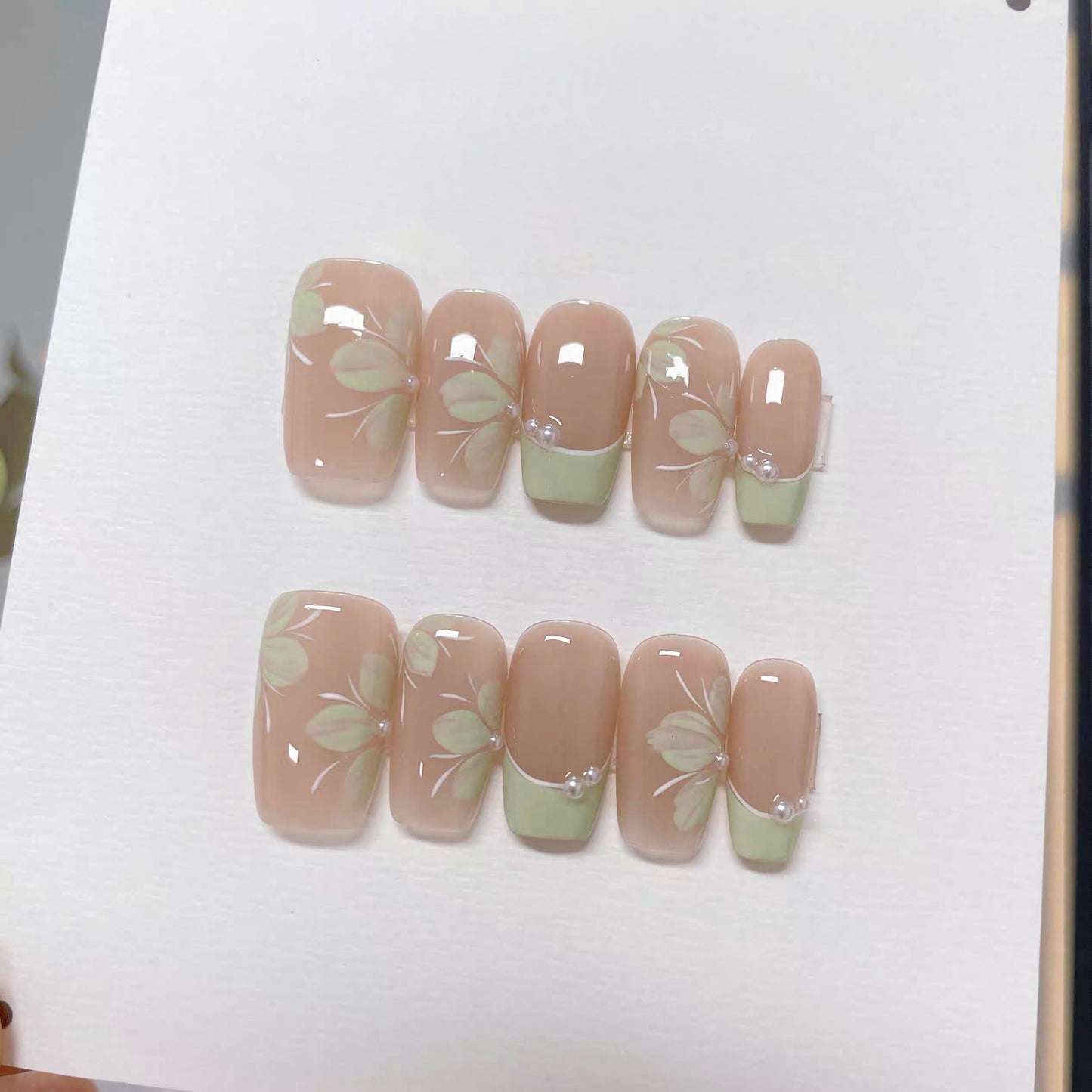 Bloomed in Mint Nails
